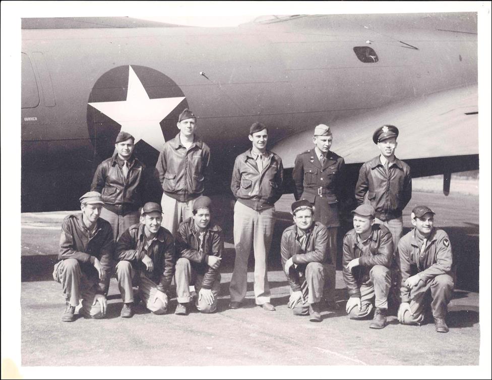 1942-08-16 414th B-17E 41-9023 Yankee Doodle Crew with Rudy-1a