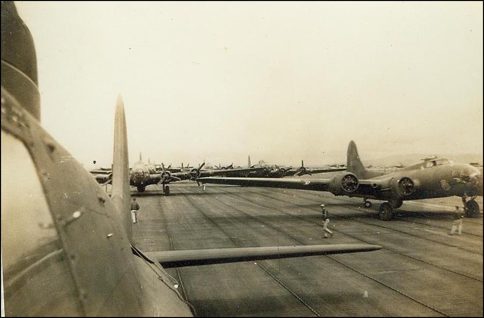 b_17_001_rollout_steel_mat_runway